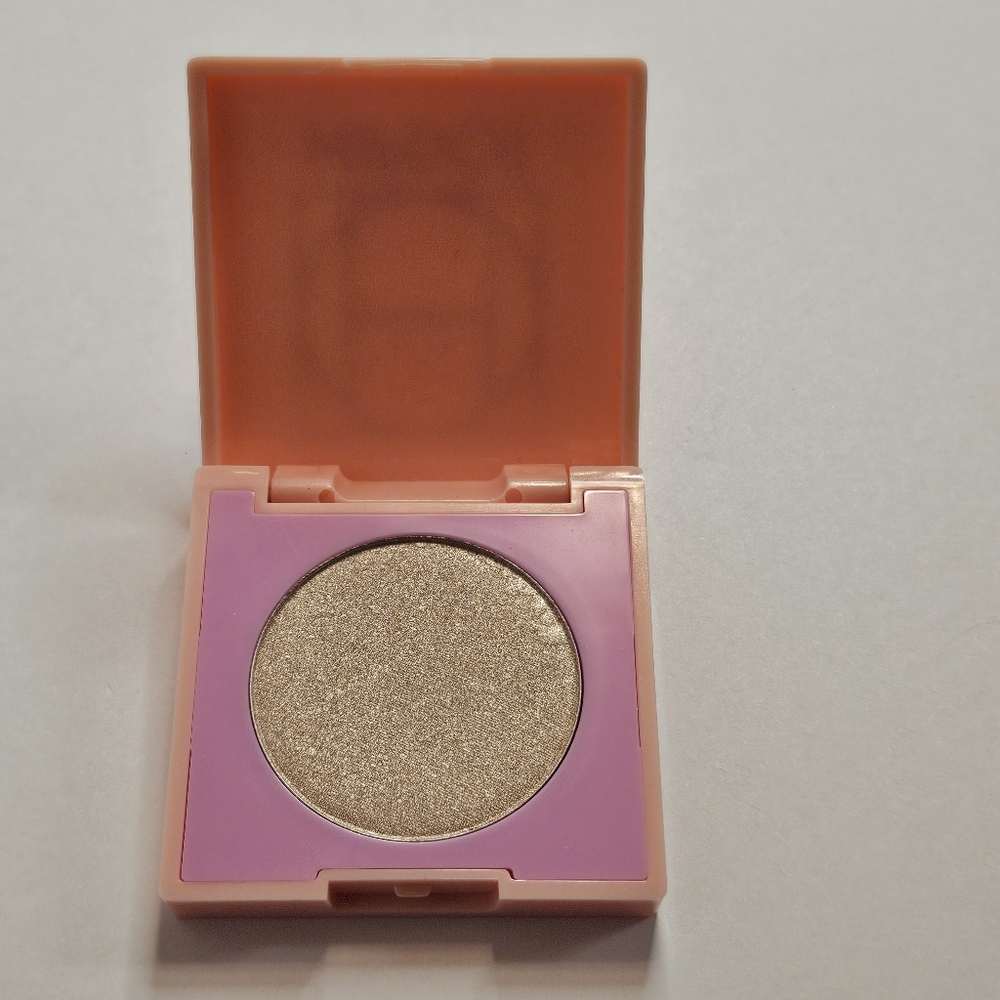 Hip Dot Highlighter in Light Beam